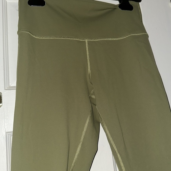 Lululemon Legging - SIZE 8 - Picture 6 of 10